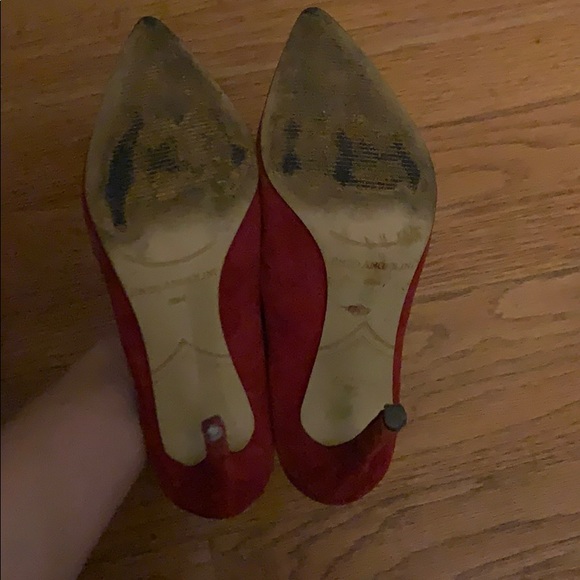 Red pumps - Picture 3 of 4